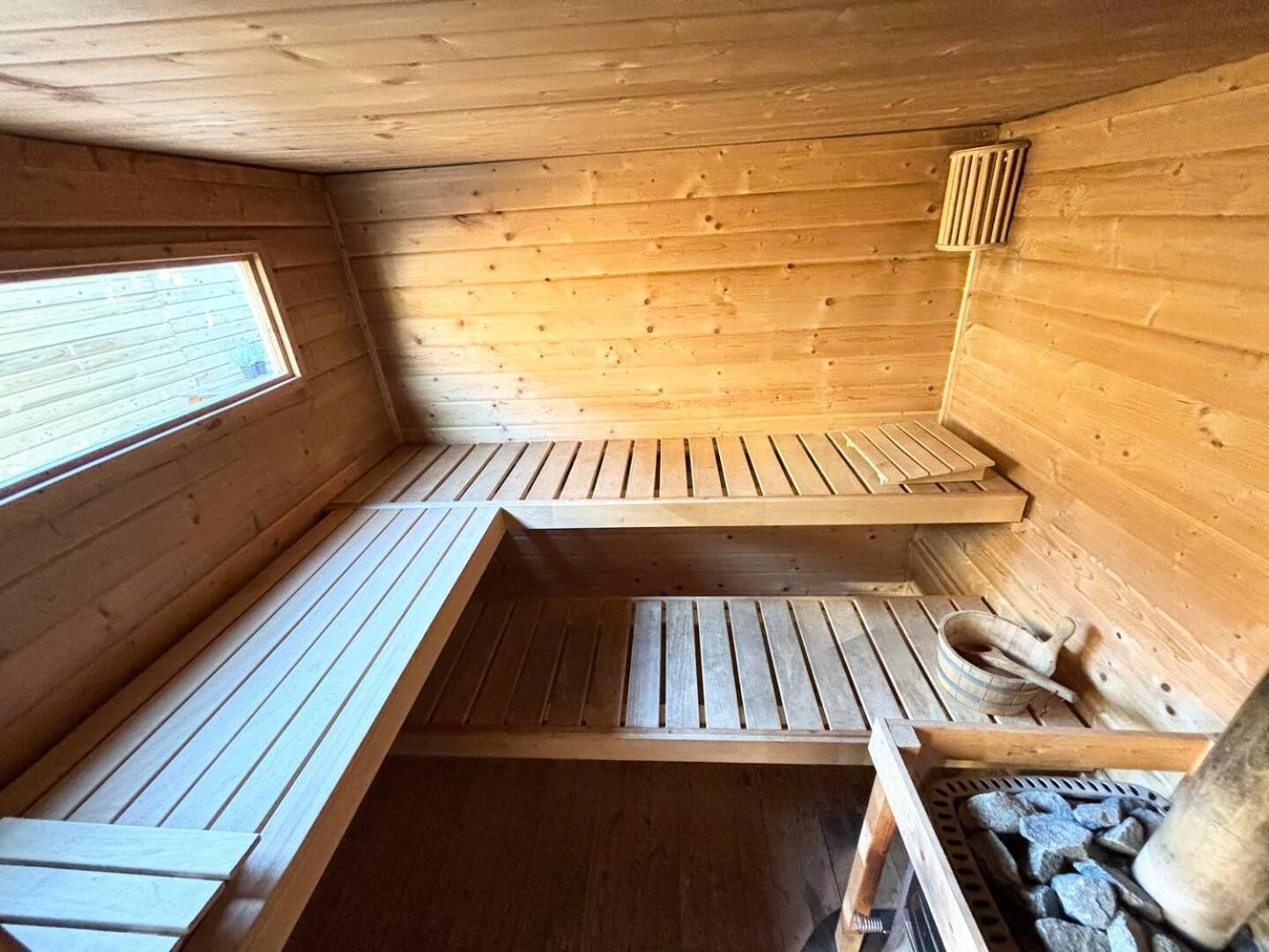 Bed&Breakfast Heerenveen Centrum met Privé Sauna en Jacuzzi Extérieur photo