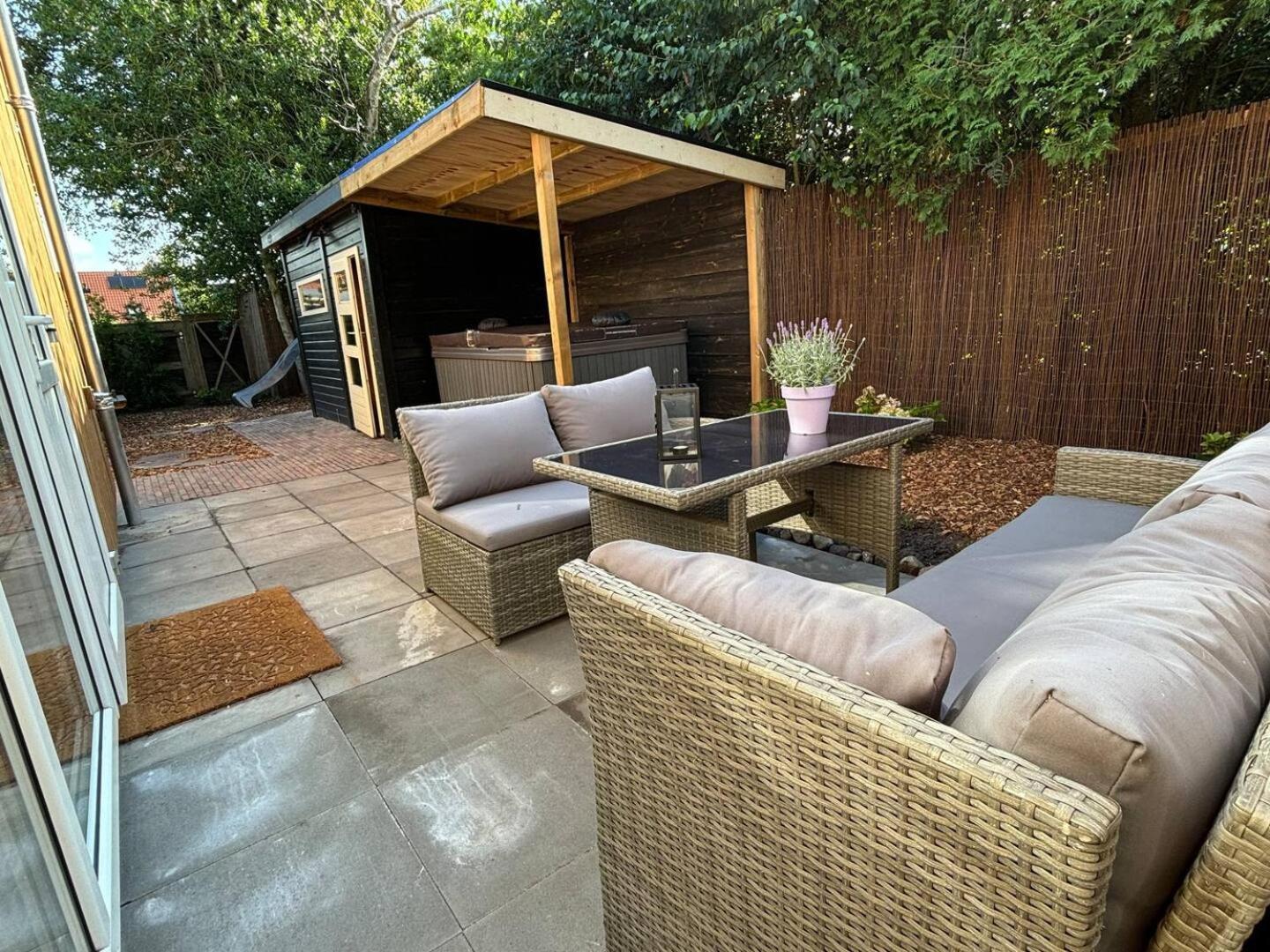 Bed&Breakfast Heerenveen Centrum met Privé Sauna en Jacuzzi Extérieur photo