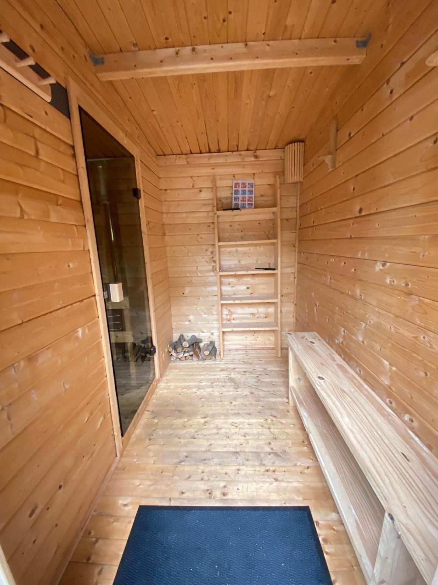 Bed&Breakfast Heerenveen Centrum met Privé Sauna en Jacuzzi Extérieur photo